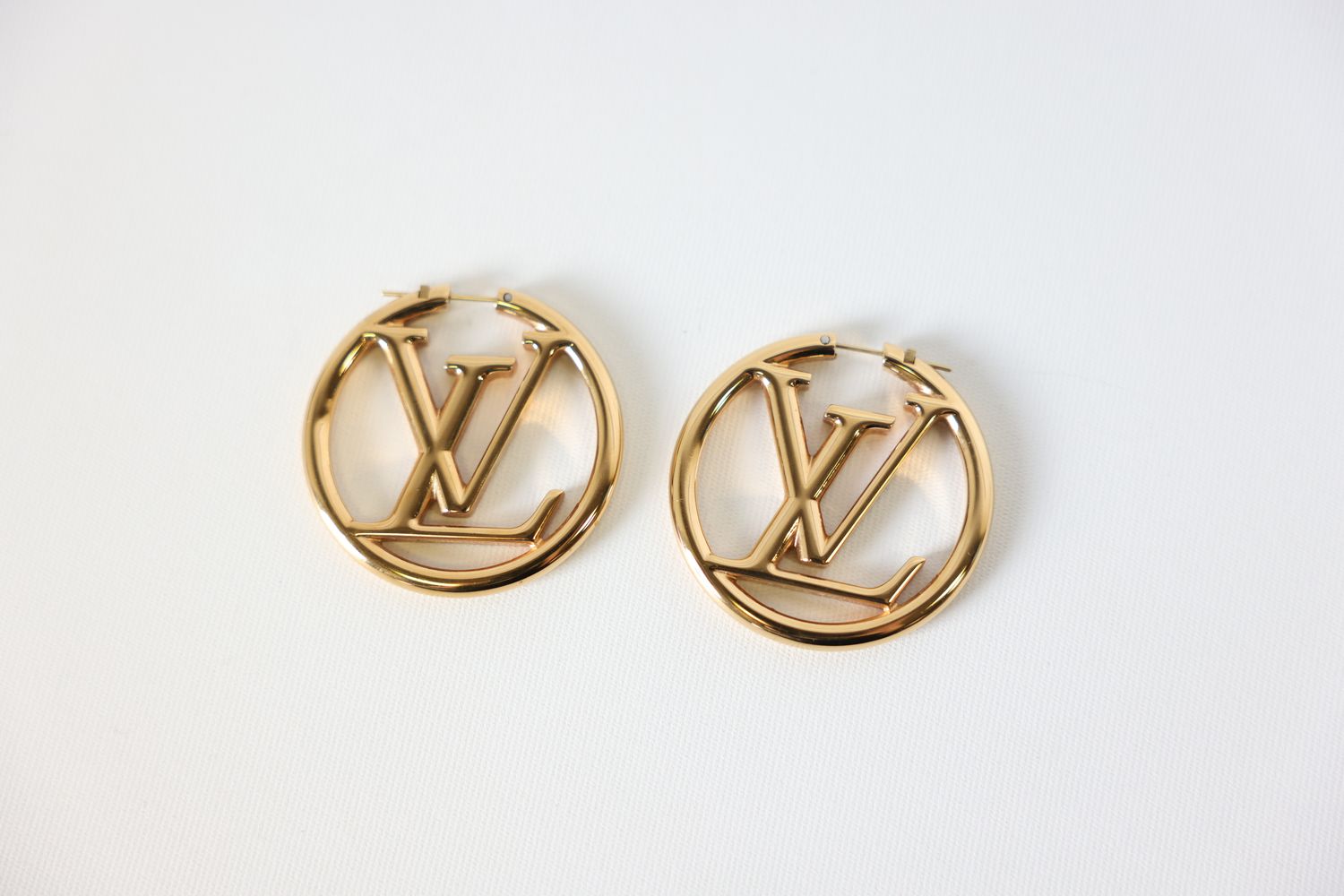 Louis Vuitton Louise Hoop Earrings GM, Gold Hardware, Preowned in Dustbag WA001