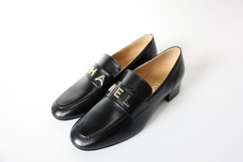 CHANEL 25S ARC DE TRIOMPHE LOAFERS IN BLACK SHINY CALFSKIN GOLD HARDWARE