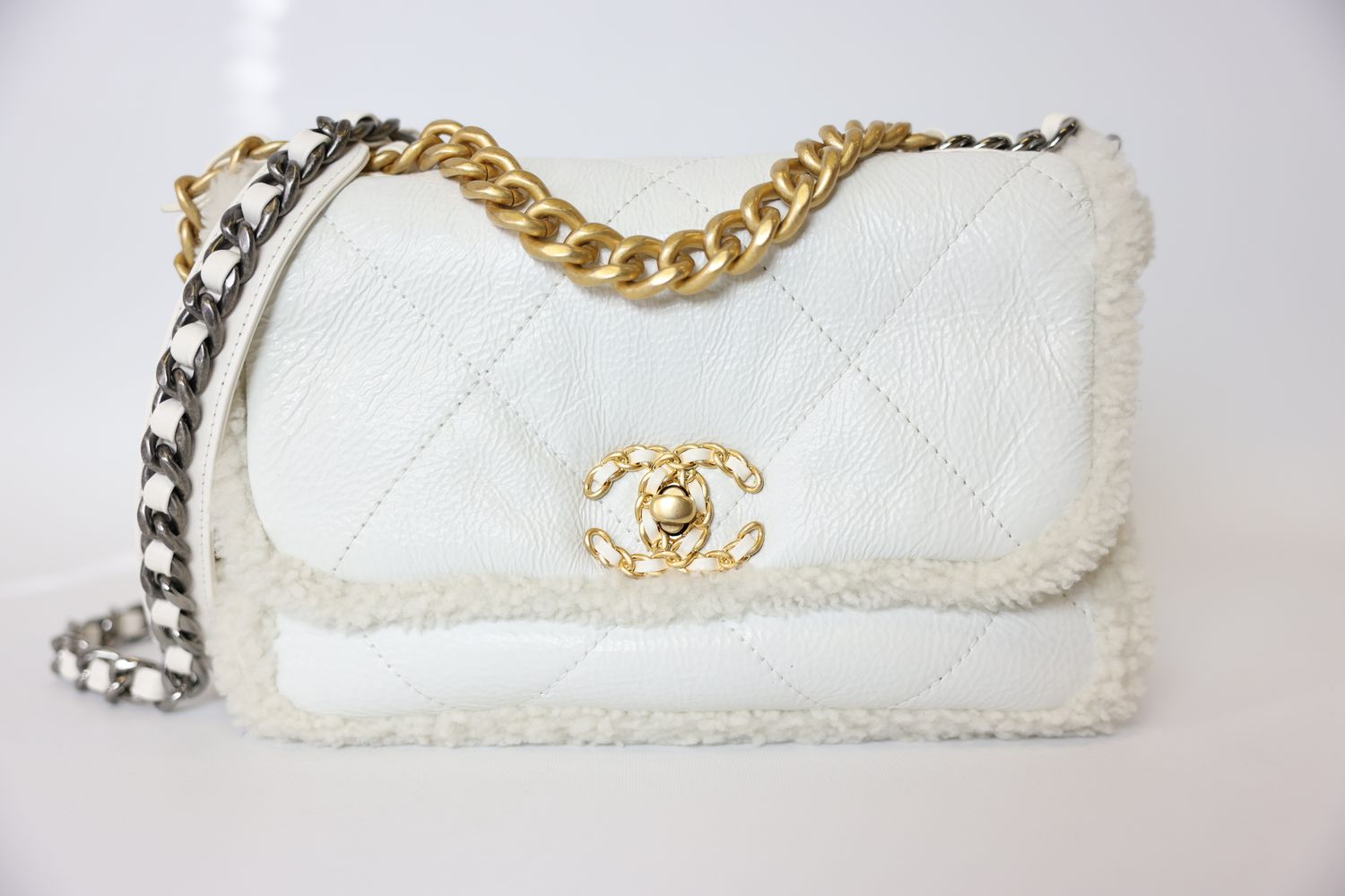 Chanel 19 Medium, 21B White Leather and Shearling with Mixed Hardware, Preowned in Box WA001