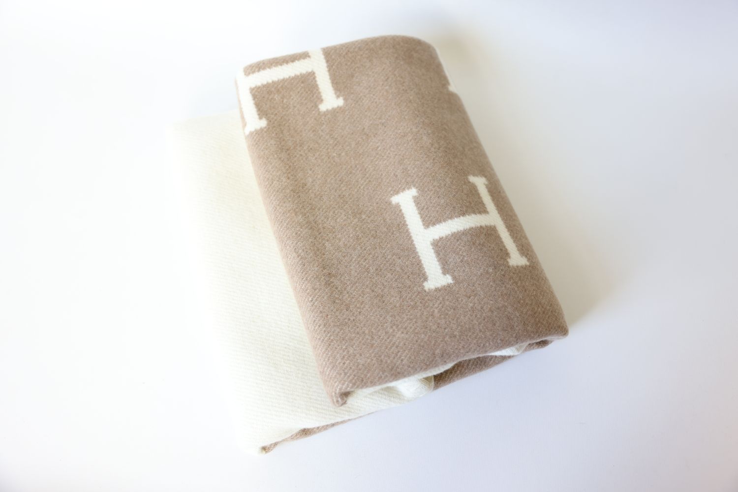 Hermes Avalon Baby Blanket, Hazel Noisette Moyen and White Blanc Merino Wool with Cashmere, New in Box MA001