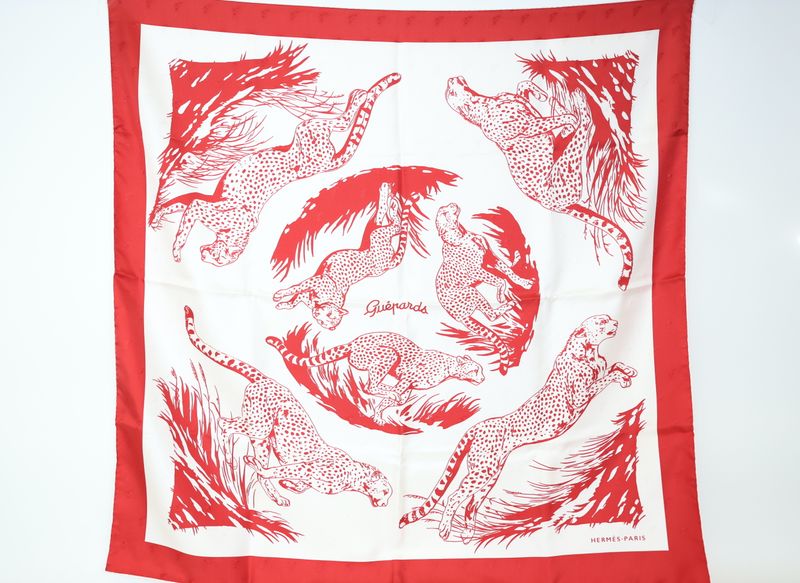 Hermes Guepards Cheetahs by Robet Dallet Scarf 90cm, Red and White Silk, Preowned in Box WA001