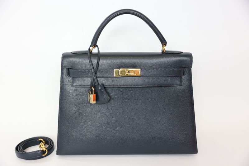 Hermes Kelly 32 , Navy Epsom with Gold Hardware, X (in a circle) 1994, Preowned in Dustbag WA001