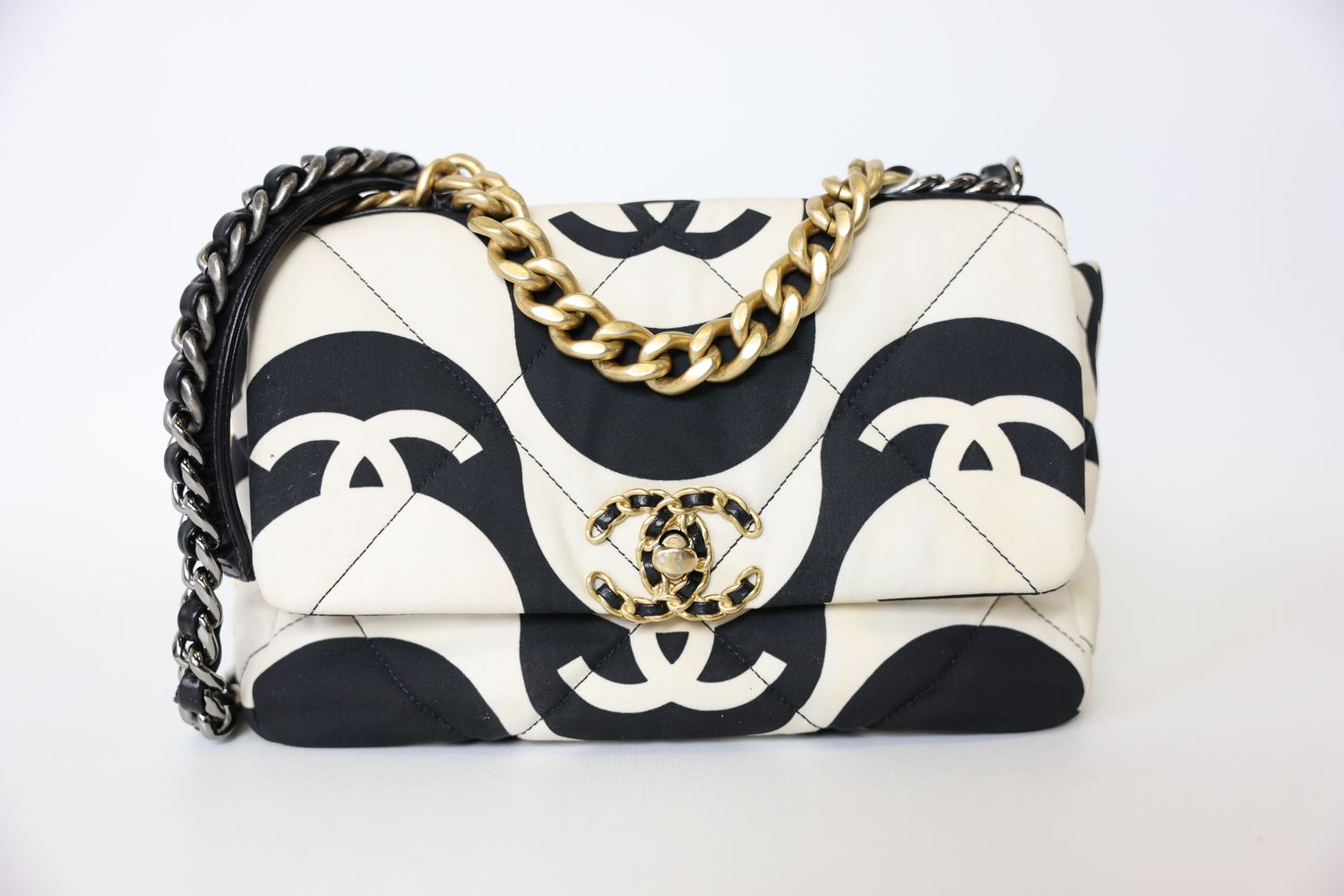 Chanel 19 Medium, Black and White Printed Fabric with Mixed Hardware, Preowned No Dustbag WA001
