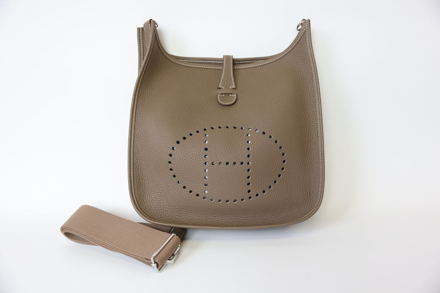 Hermes Evelyne III 29 Bag,  Etoupe Clemence with Palladium Hardware, B 2023, Preowned in Box WA001
