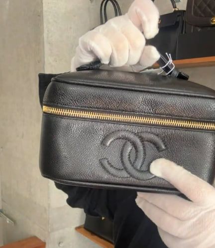 IGLIVE Chanel Vintage Flat Vanity Case, Black Caviar Leather with Gold Hardware, Preowned 20250322 (Ships From Asia) SV01