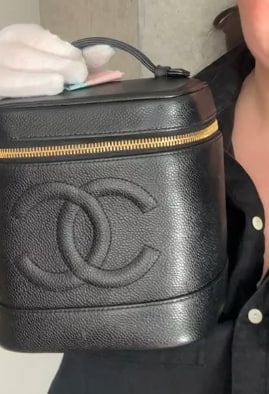 IGLIVE Chanel Vanity, Black Caviar Leather with Gold Hardware, Preowned 20250322 (Ships From Asia) SV01