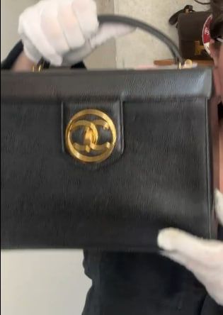 IGLIVE Chanel Vanity, Black Caviar Leather with Gold Hardware, Hard Case Style 32cm x 18cm, Preowned 20250322 (Ships From Asia) SV01