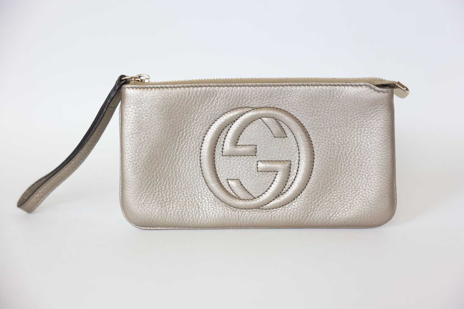 Gucci Soho Wristlet, Sasso Metallic Pebbled Calfskin with Light Gold Hardware, Preowned in Dustbag WA001