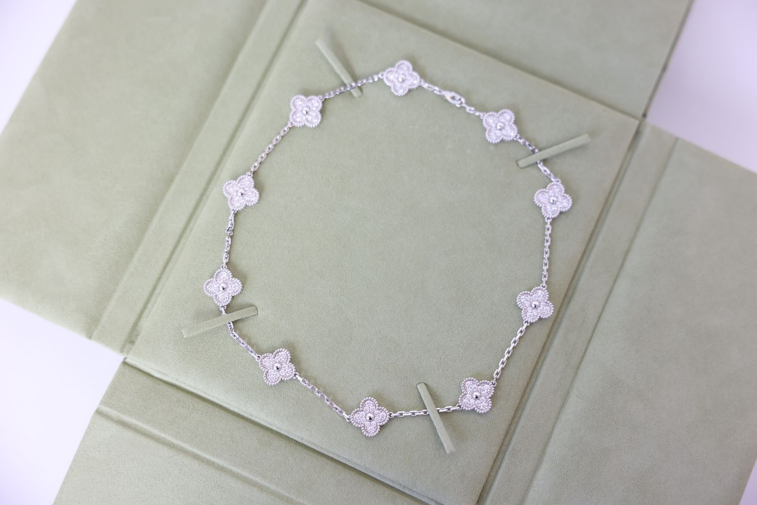 Van Cleef &amp; Arpels Necklace 10 Motif Diamond Pave White Gold, New in Box MA001