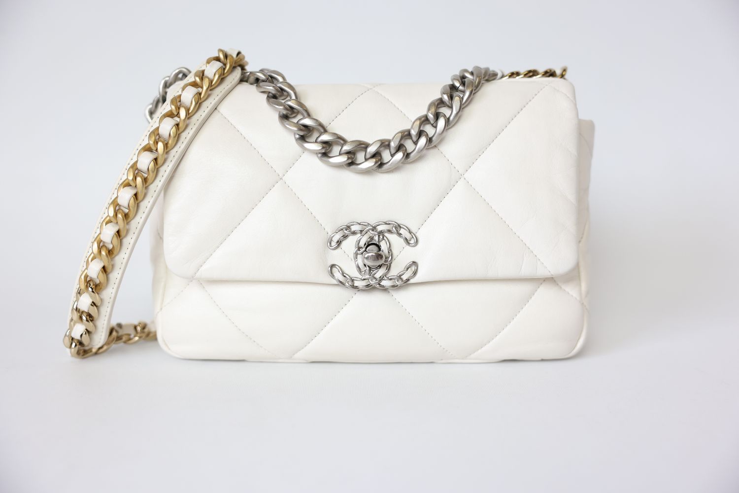 Chanel 19 Small, White Lambskin with Mixed Hardware, Preowned No Dustbag WA001
