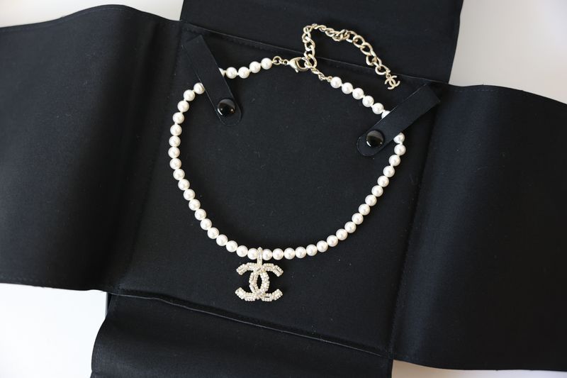 Chanel CC Necklace, Strass and Faux Pearls with Golden Hardware, Preowned in Box WA001
