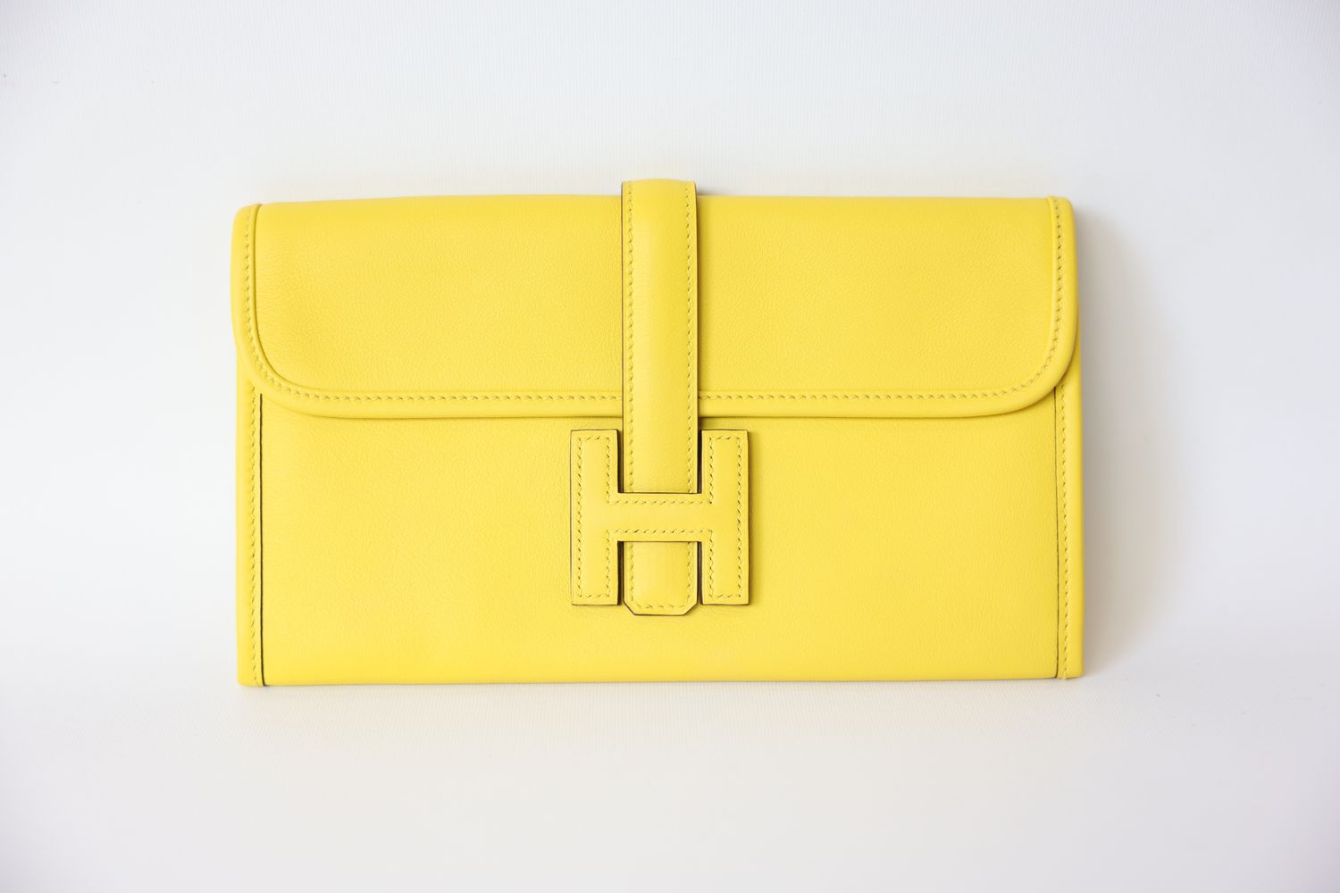 Hermes Jige Duo Clutch, Jaune De Naples Mauve Sylvestre Swift Verso with Palladium Hardware, D 2019, Preowned in Box WA001