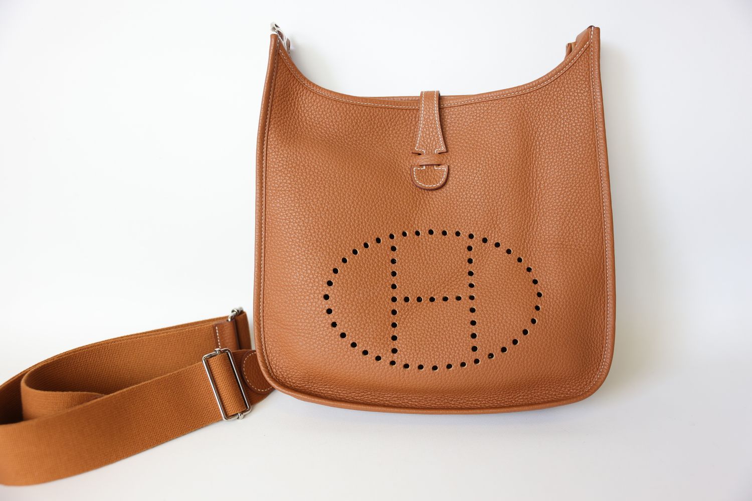 Hermes Evelyne PM 29, Gold Togo with Palladium Hardware, T 2015,  Preowned No Dustbag WA001