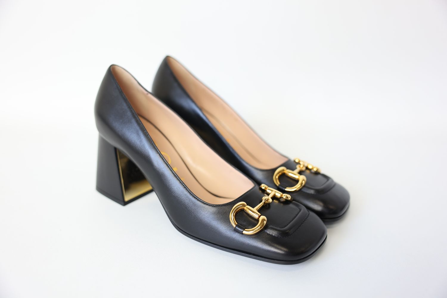 Gucci Shoes, Horsebit Mid Heel Pumps Size 40.5, Black leather with Gold Hardware, New in Box WA001