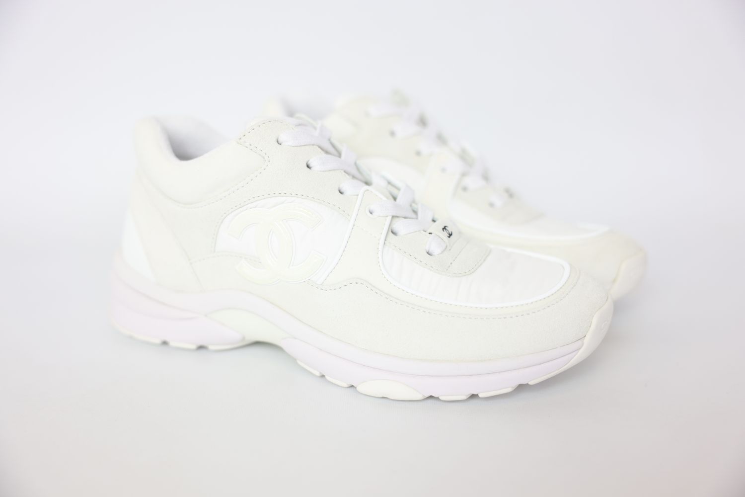 Chanel Shoes Sneakers Size 37.5, White, New in Box WA001