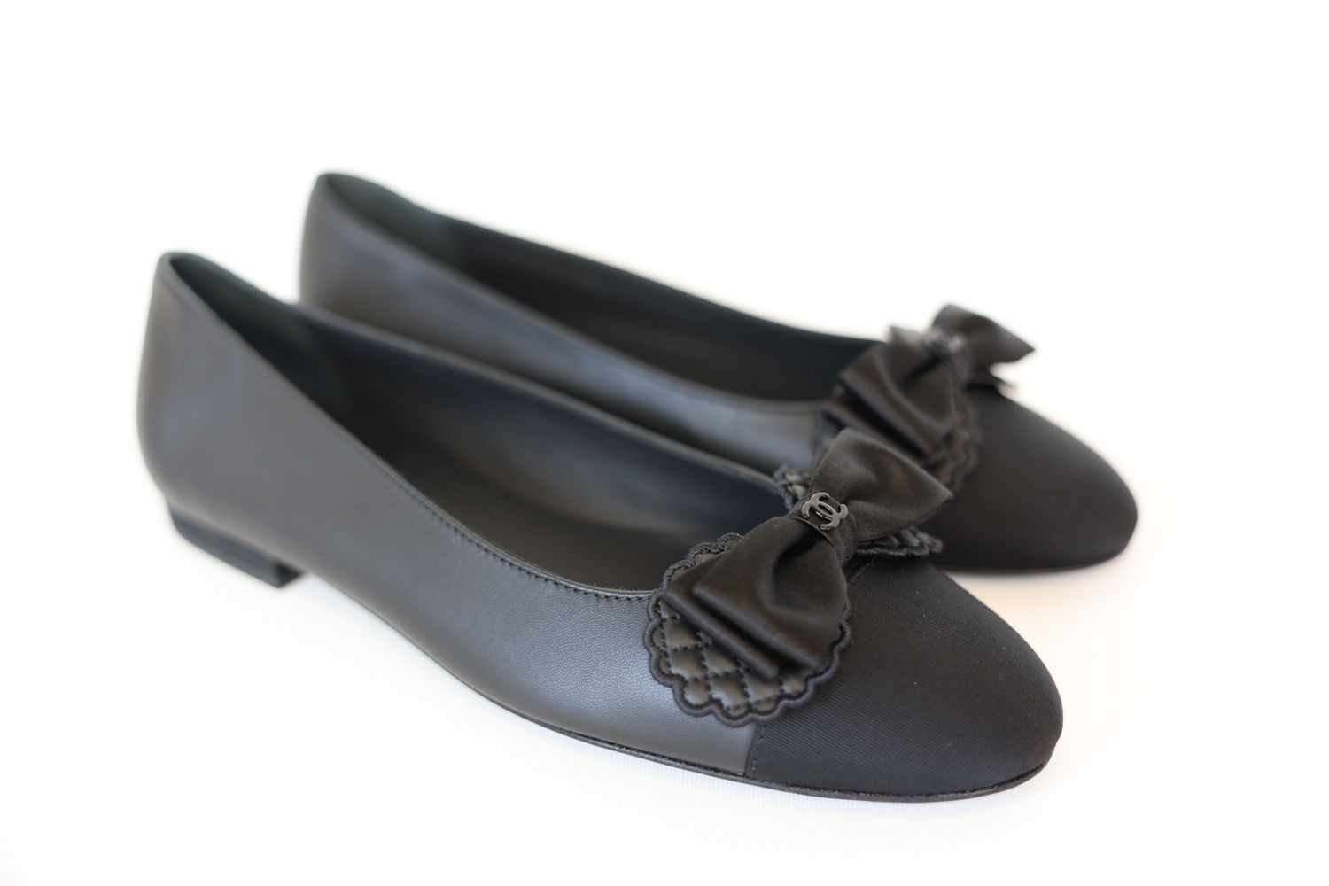 Chanel Shoes, Ballet Flats Size 38.5, 24K Black Lambskin with Grosgrain, New in Box WA001