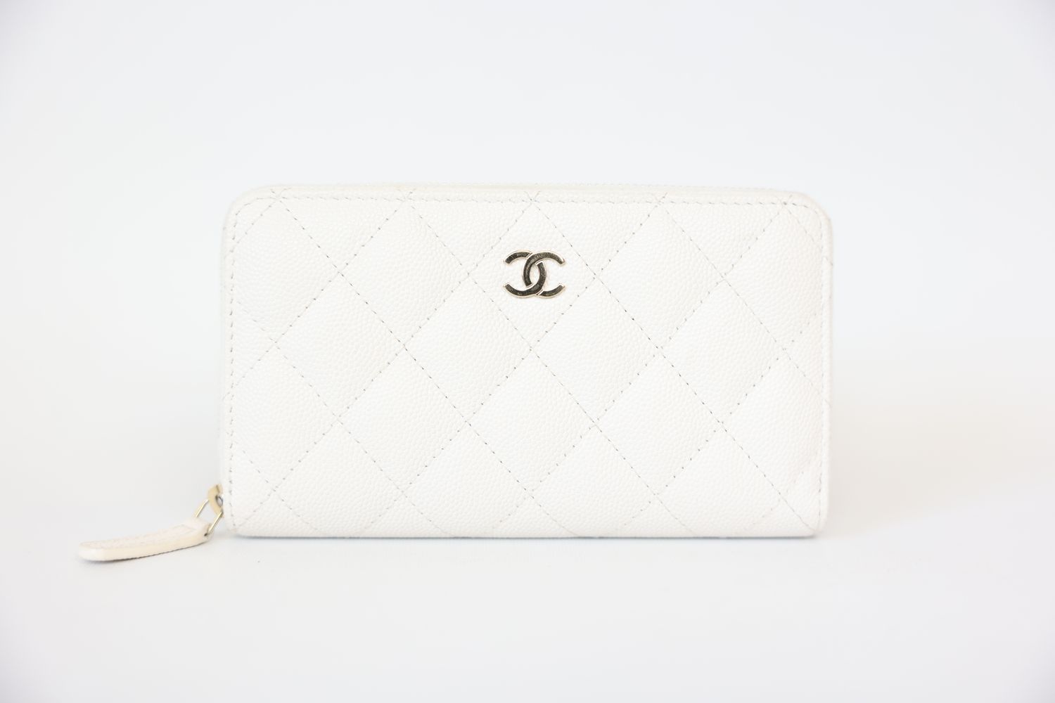 Chanel Classic Zipped Wallet, White Caviar with Gold Hardware, Preowned in Box WA001