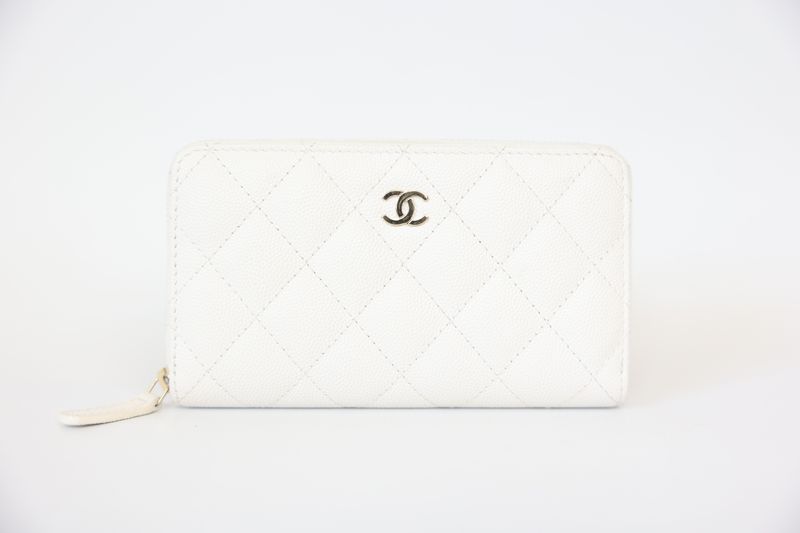 Chanel Classic Zipped Wallet, White Caviar with Gold Hardware, Preowned in Box WA001