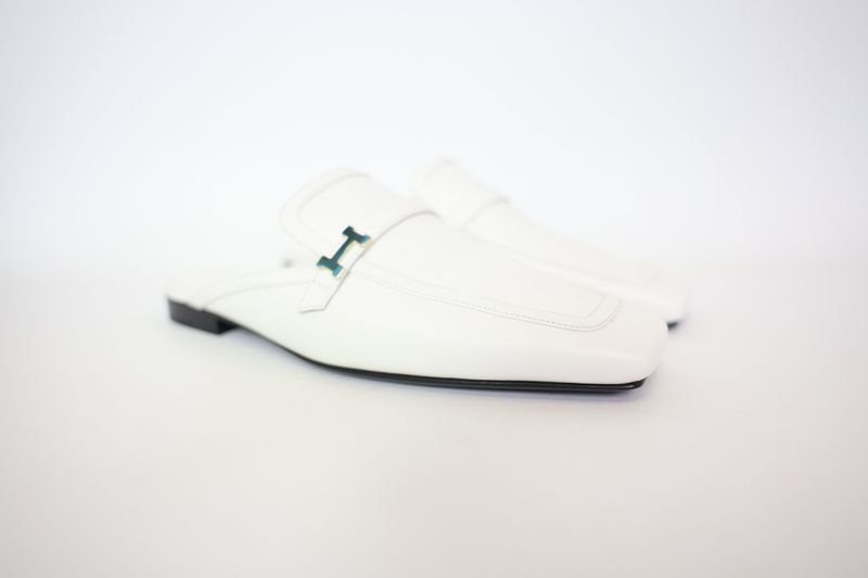 Hermes Shoes, Groupie Mules Size 39, Blanc White Calfskin with Permabrass Hardware, New in Box WA001