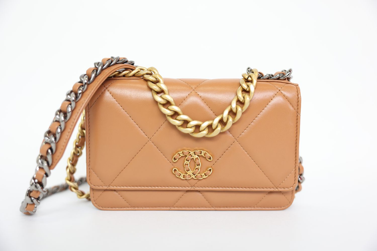 Chanel 19 Wallet on Chain, Caramel Light Brown Lambskin with Mixed Hardware, Preowned in Dustbag WA001