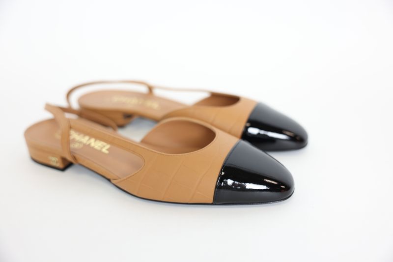Chanel Shoes, Captoe Slingback Size 38, Black Patent with Tan Crocodile Embossed Calfskin, New in Box WA001