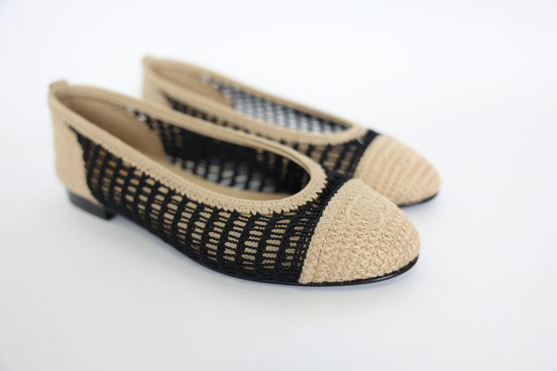 Chanel Cap Toe Ballerina Flats Size 38, Black and Beige Raffia, New in Dustbag WA001