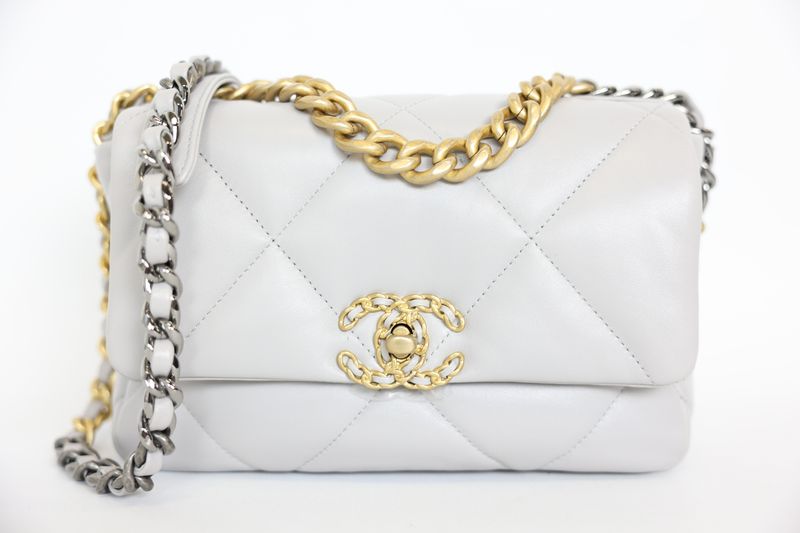 Chanel 19 Flap Bag Medium, 21 A Grey Lambskin with Mixed Hardware, Preowned in Box WA001