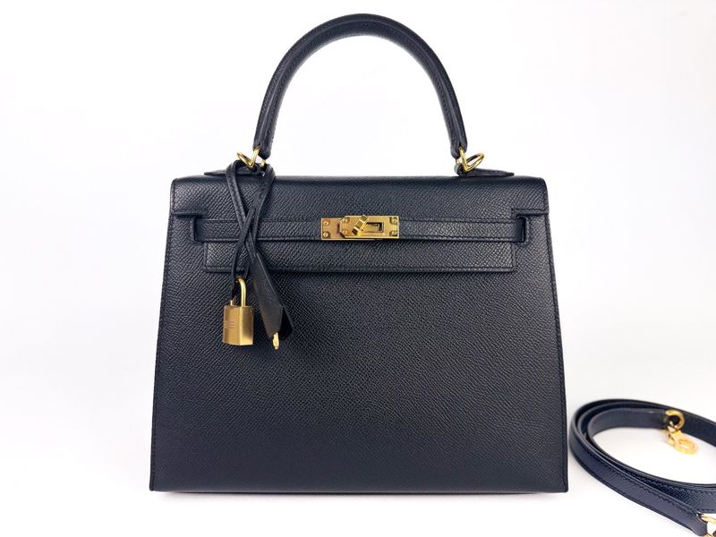 Hermes Kelly 25, Noir, Gold Hardware, Like New In Box CMA001