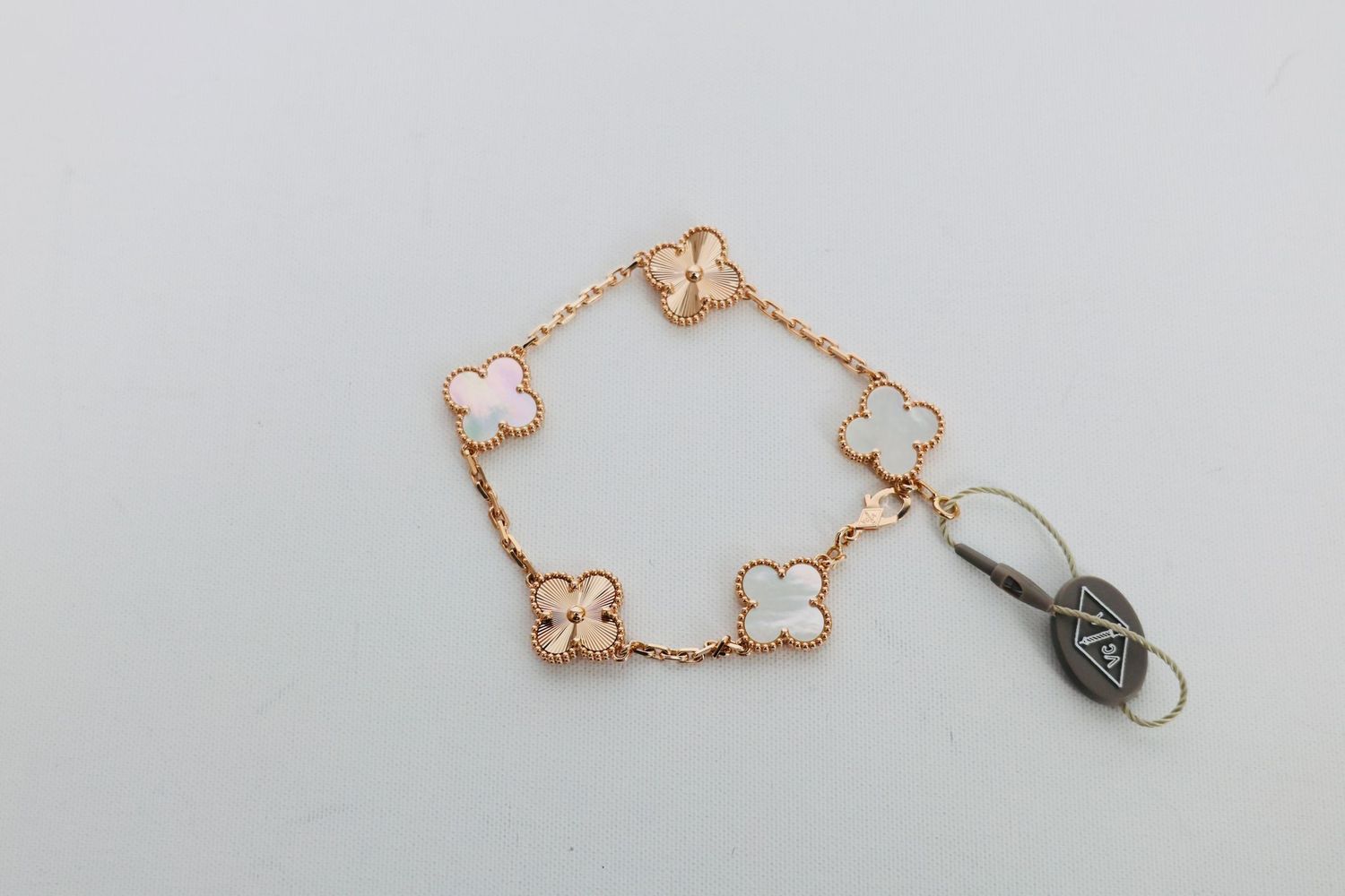 Van Cleef & Arpels Limited Edition Seoul Maison Vintage Alhambra 5