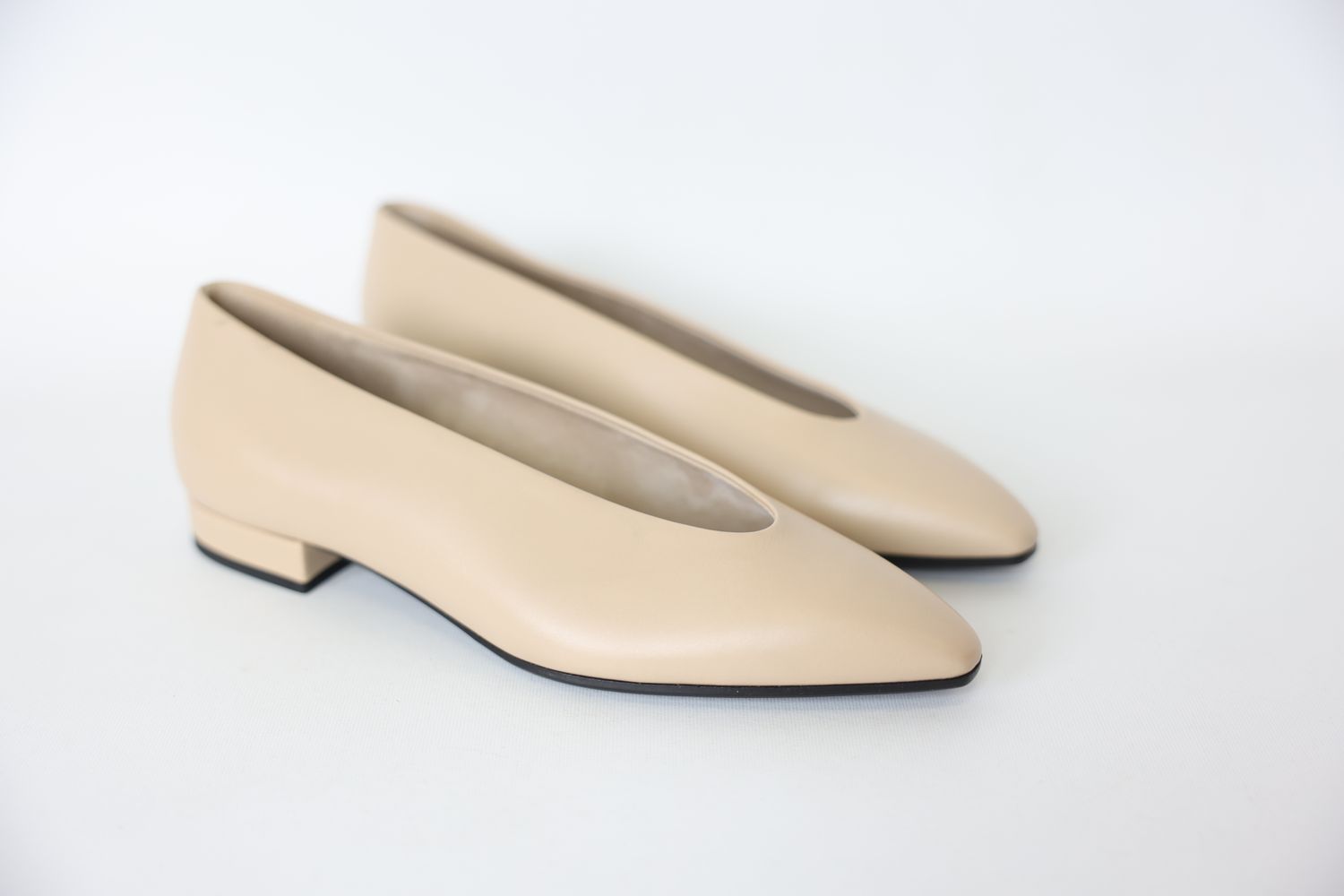 Loro Piana Rebecca Flat Shoes, Light Camel Calfskin, Size 36, Preowned in Box WA001