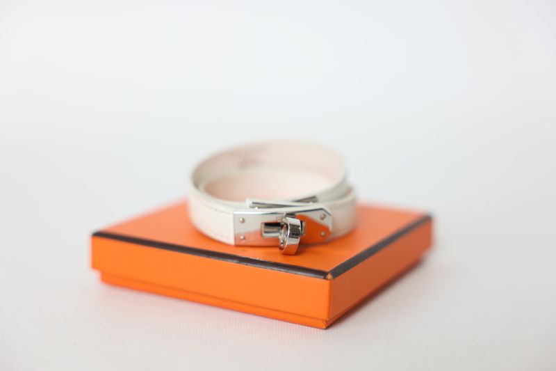 Hermes Kelly Double Tour Wrap Bracelet, White Leather with Palladium Hardware, Preowned in Box WA001