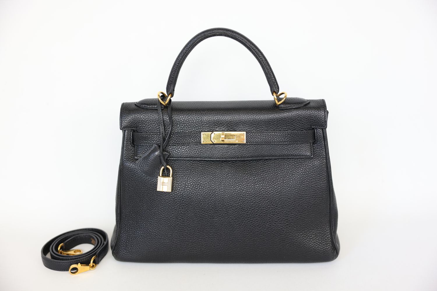 Hermes Kelly 32, Black Togo with Gold Hardware, D in Square 2000 Stamp, Preowned in Dustbag WA001