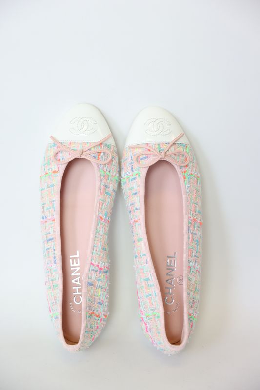 Chanel Ballet Flat Shoes, Multicolor Tweed and White Lambskin, Size 38, New in Dustbag WA001