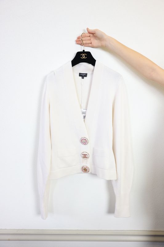 Chanel 22A Cardigan, Ecru Cashmere, Size 36, New in Dustbag WA001