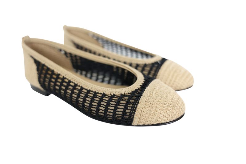 Chanel Cap Toe Ballerina Flats Size 39, Black and Beige Raffia, New in Dustbag WA001