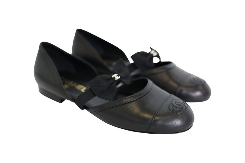 Chanel Ballet Flats, Black Leather, Size 37, New in Dustbag WA001