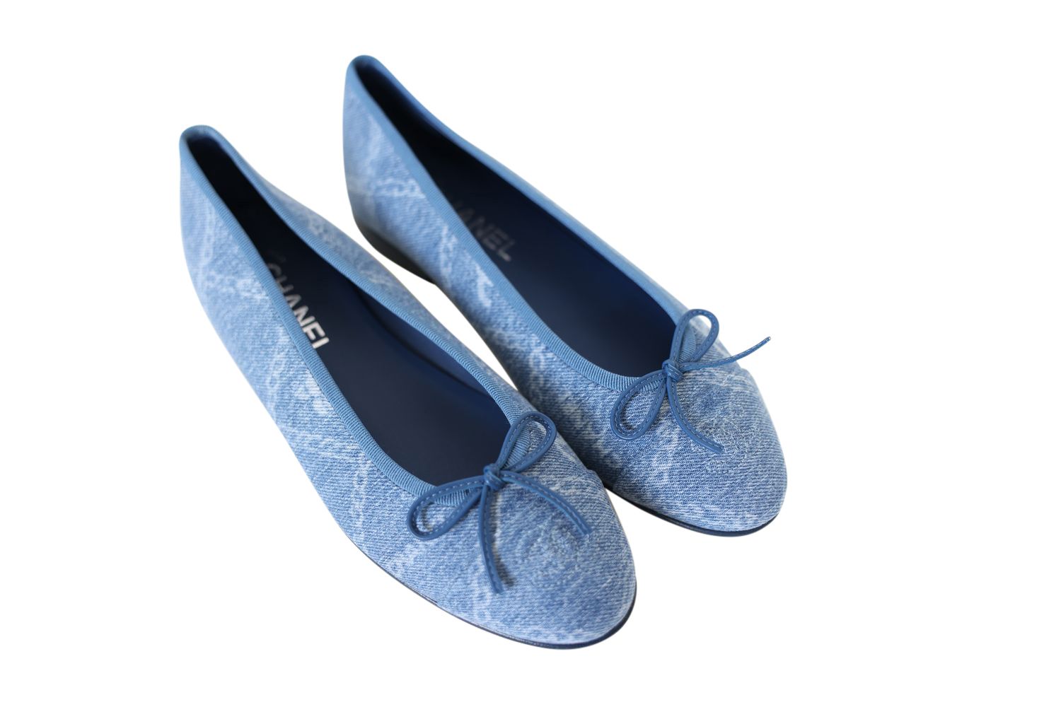 Chanel Shoes, Ballet Flats Size 38, 23A Blue and White Printed Denim, New in Box WA001