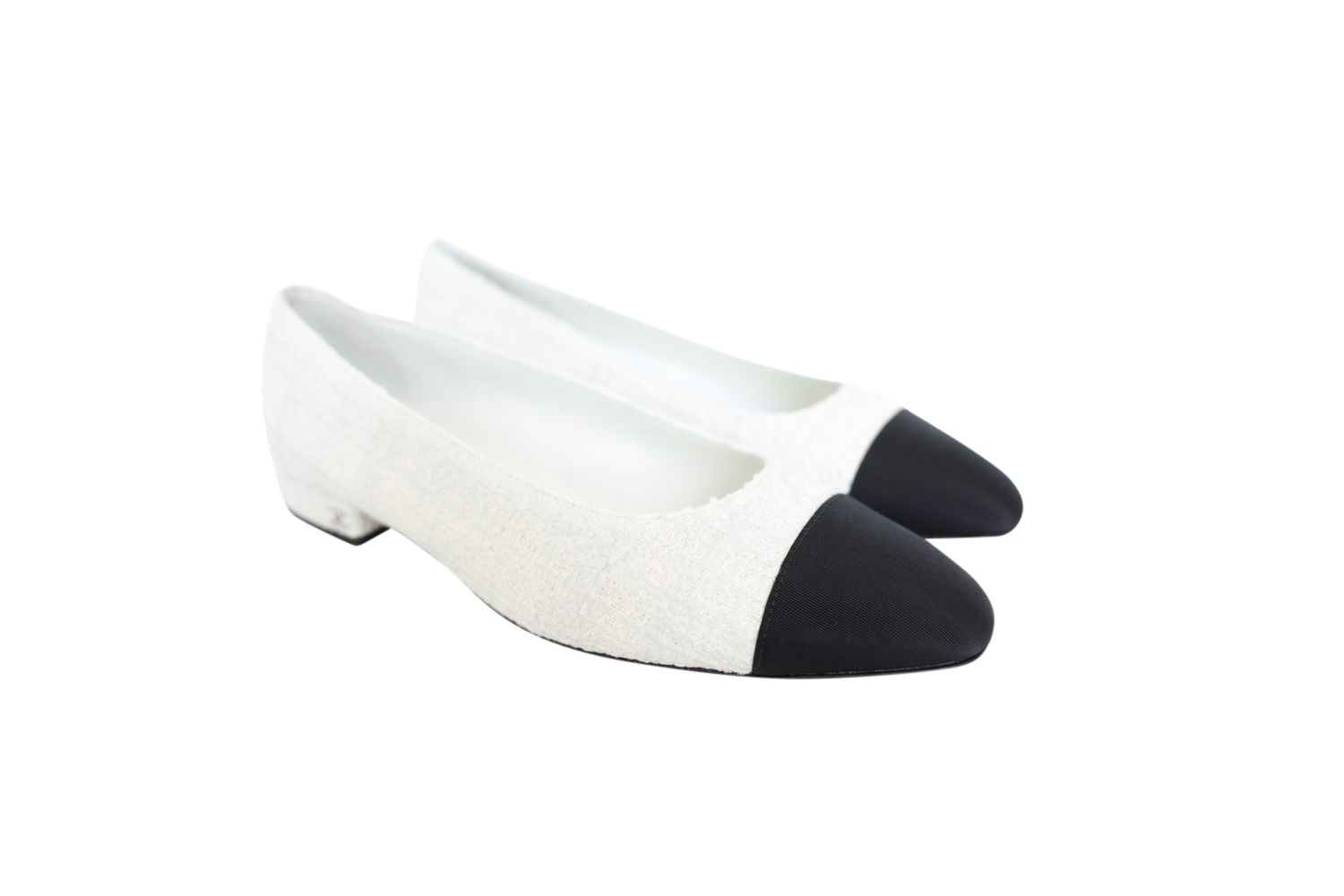 Chanel Ballet Flat Shoes Size 39.5, 23S White Iridescent Tweed with Black Textile, New in Box WA001