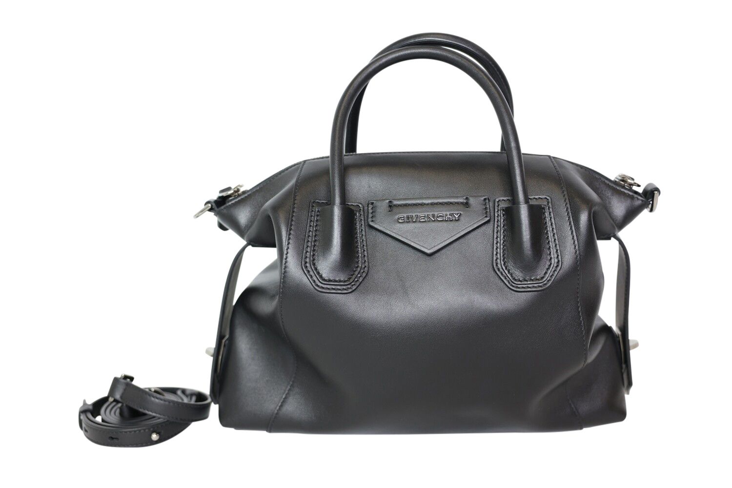 Givenchy Antigona Small, Black Leather With Silver Hardware Preowned In Dustbag WA001