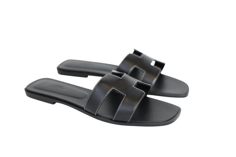 Hermes Oran Sandals, Noir Black Smooth Calfskin, Size 42, New in Box WA001