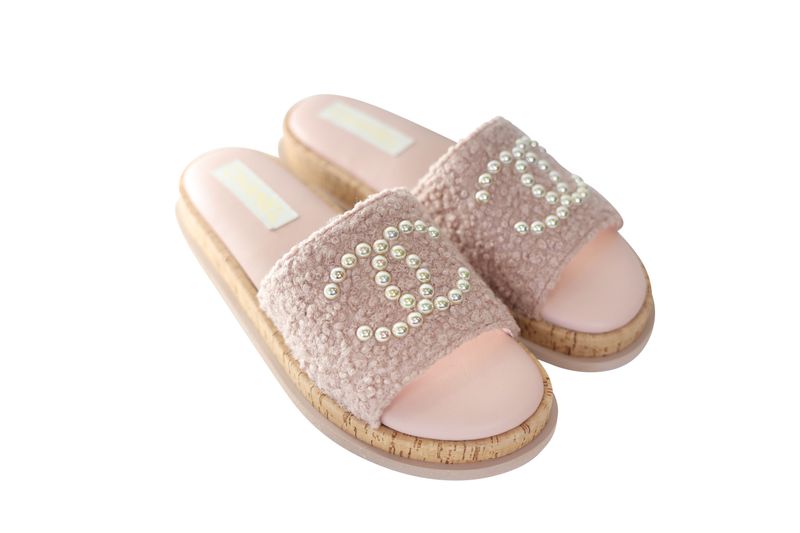 Chanel CC Slide Sandals Shoes, Pink Boucle Tweed with Pearls, Size 40, New in Box WA001