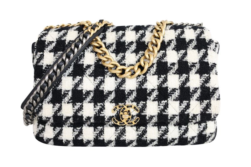 Chanel 19 Maxi Handbag, Black and White Houndstooth Tweed and Mixed Hardware, Preowned in Dustbag WA001