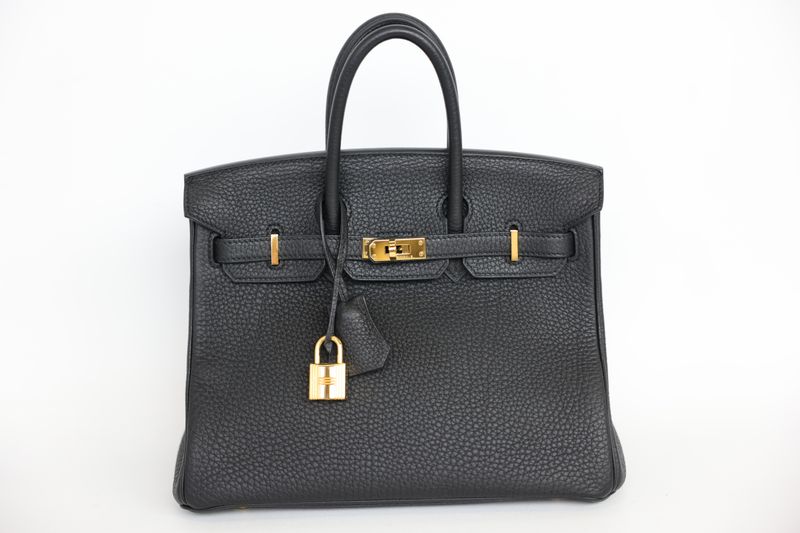 Hermes Birkin 25 Handbag, Black Noir Togo Leather and Gold Hardware, C 2018 Stamp, Preowned in Dustbag WA001
