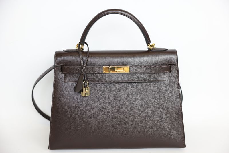 Hermes Kelly Sellier 32 Bag, Chocolate Brown Epsom Leather and Gold Hardware, E in Square 2001 Stamp, Preowned in Dustbag WA001