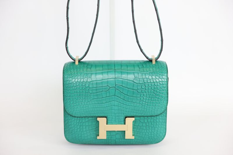 Hermes Constance 18, Green Croc Leather with Gold Hardware, 2014 R in Square Stamp, Preowned in Dustbag WA001
