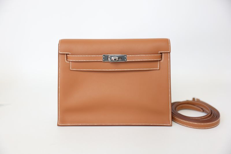 Hermes Kelly Danse Pochette 22 Bag, Gold Tan Brown Swift Leather and Palladium Hardware, W 2024 Stamp, Preowned in Box WA001