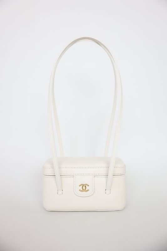 Chanel 26P Preppy Coco Long Vanity with Leather Strap, White Shiny Grained Calfskin and Gold Hardware, New in Box WA001