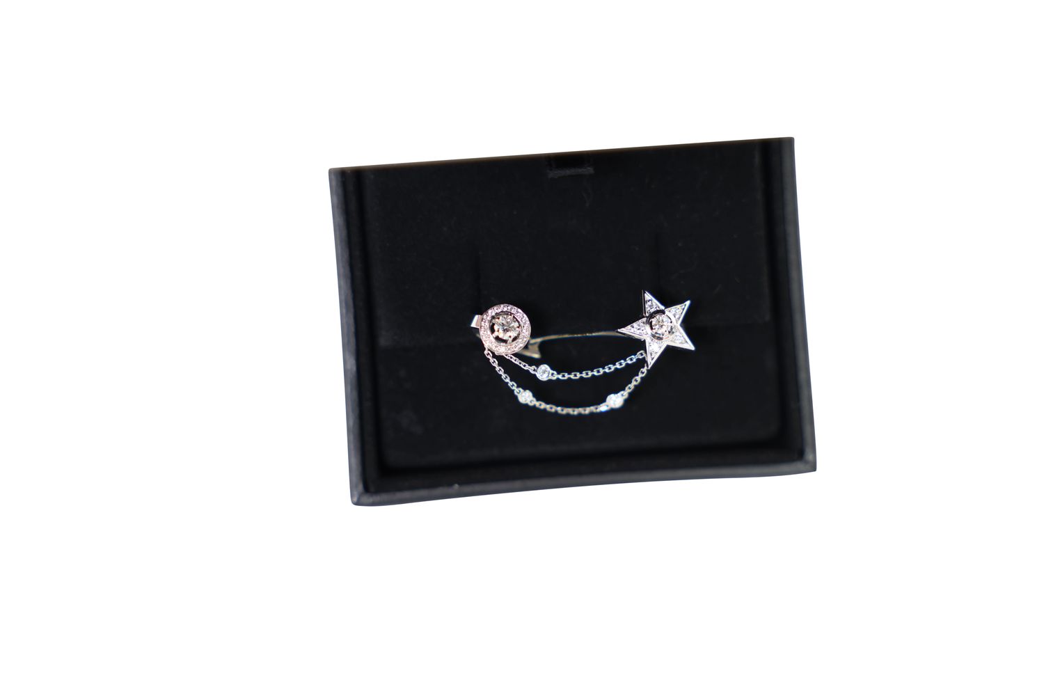 Chanel Comète 1932 Earcuff, 18k White Gold and Diamonds, Preowned in Box WA001