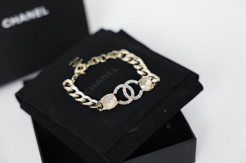 Chanel CC Link Bracelet, Gold Finish with Crystal, Preowned in Box WA001