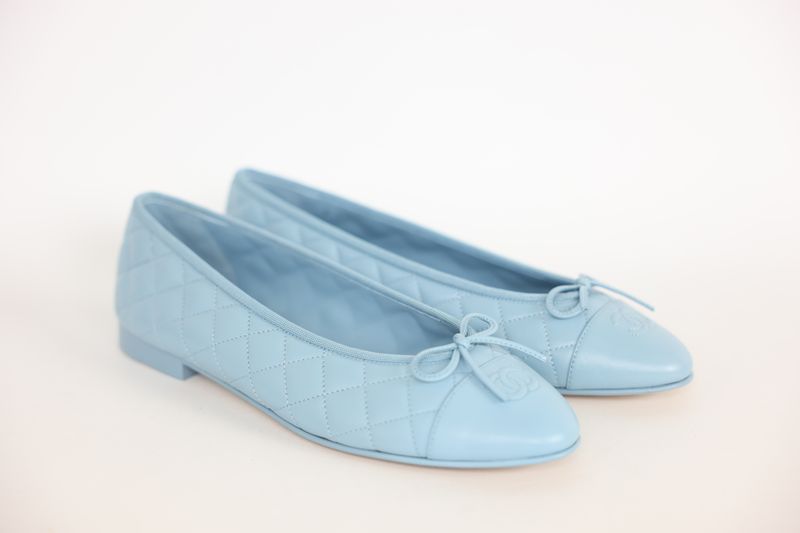 Chanel 26P Ballet Flat Shoes, Blue Lambskin Leather, Size 42, New in Box WA001